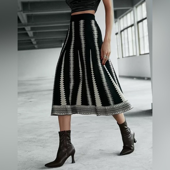 NEW Black and Tan Patterned Skirt - Picture 3 of 5